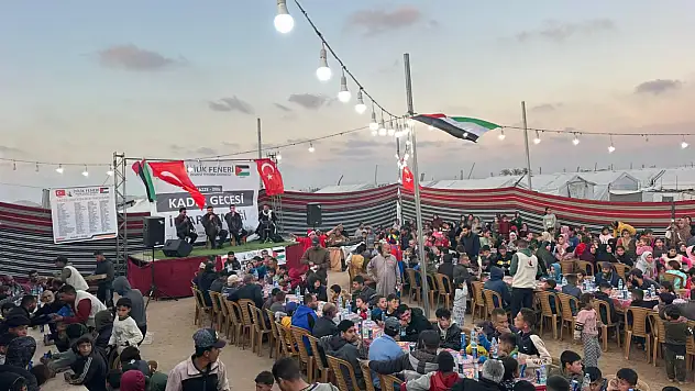 Gazze'de Kadir Gecesi'nde iftar programı düzenlendi
