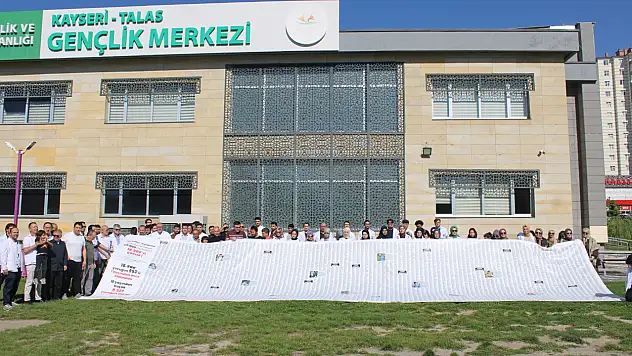 Gazze'de ölen çocukların ismi 12 metre uzunluğundaki pankarta sığmadı