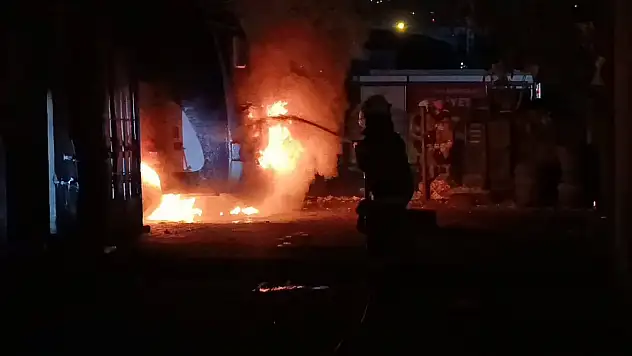 Gece bekçilerinden anında müdahale: Kundaklama ve şüpheli düzenek paniği