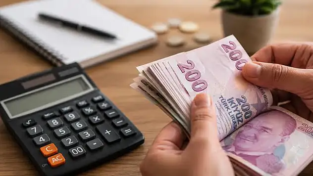 Geçen sene kuruşu kuruşuna tahmin eden uzman isim, asgari ücretin ne kadar olacağını açıkladı!