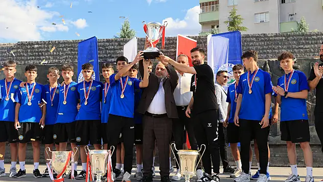 Geleceğin yıldızları Talas'ta yetişecek: Başkan Yalçın'dan tam destek!