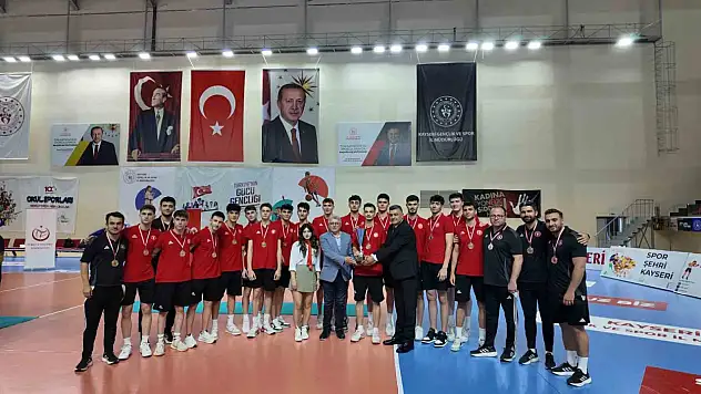 Genç Erkekler Türkiye Şampiyonası sona erdi: Şampiyon Arkas Spor!