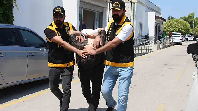 Genç kadına evinin önünde saldırdı savunması pes dedirtti!