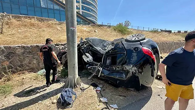 Otomobil direğe çarpmıştı: Acı haber 5 gün sonra geldi
