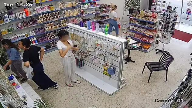 Beğendiği takıları soğukkanlılıkla çaldı