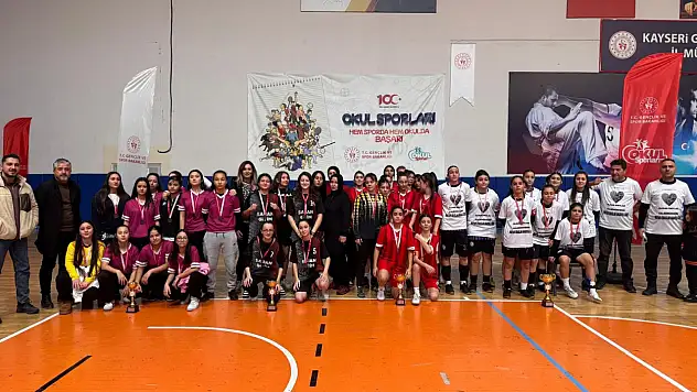 Genç kızlar futsal il birinciliği sona erdi