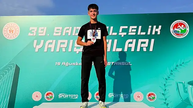 Genç sporcu Berat İşler'den Kayseri'ye büyük gurur: Türkiye ikincisi oldu!