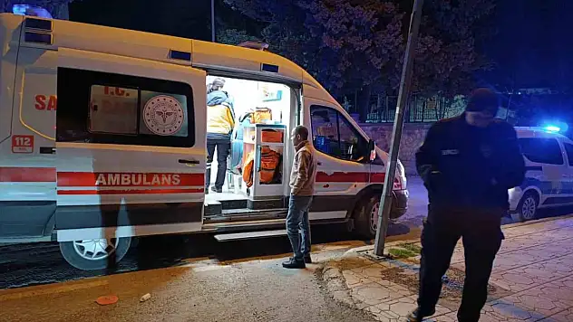 Gençler arasında bıçaklı kavga çıktı - Yaralılar va
