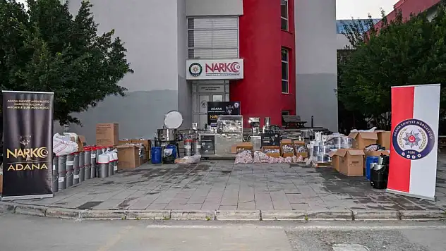 Adana'da geri dönüşüm merkezini adeta uyuşturucu deposuna çevirmişler!