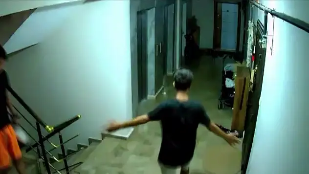 Hırsızlığın böylesi görülmedi: Göbek atarak ayakkabı çaldı!