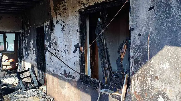 Göksun'da korkutan yangın: iki ev zarar gördü