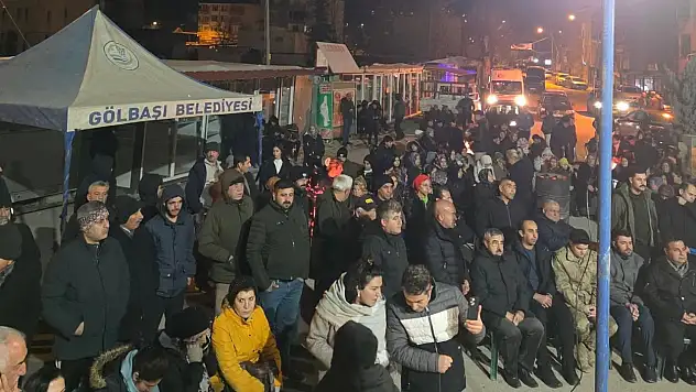 Deprem şehitleri gözyaşlarıyla anıldı