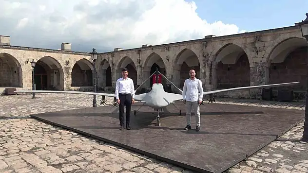 Ahşap Bayraktar TB2 maketini 30 günde yaptılar!