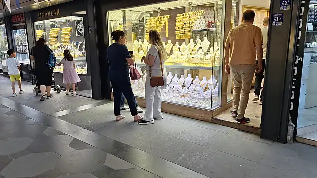 Gram altının fiyatını 9 bin TL'ye çıkarttılar