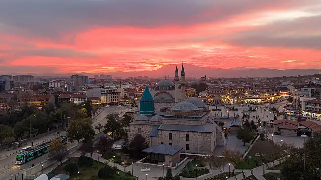 Gün batımında kartpostallık manzaralar oluştu