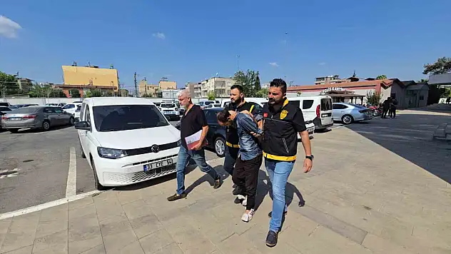 Adana'da bisiklet çalan kişi anbean güvenlik kameralarına yansıdı