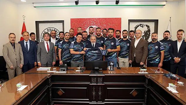 Gururlandıran takımdan Başkan Yalçın'a ziyaret!