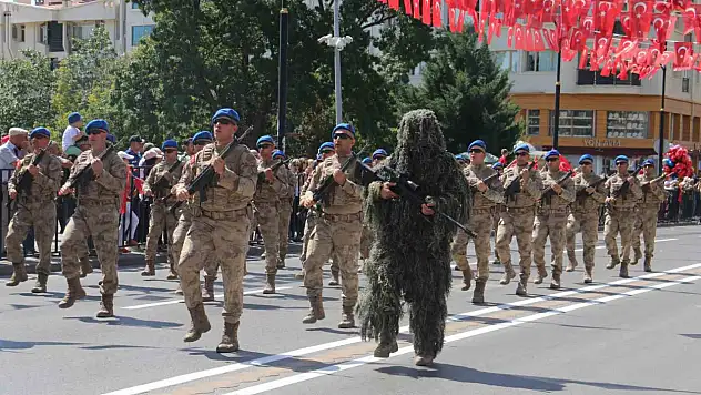 Gururlandıran tören geçiş!