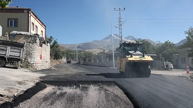 Hacılar'da 1450 tonluk asfalt çalışması