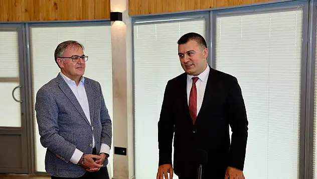 Hacılar'dan Patnos'a vefa dolu uğurlama: Kaymakam Dertlioğlu'na duygusal veda