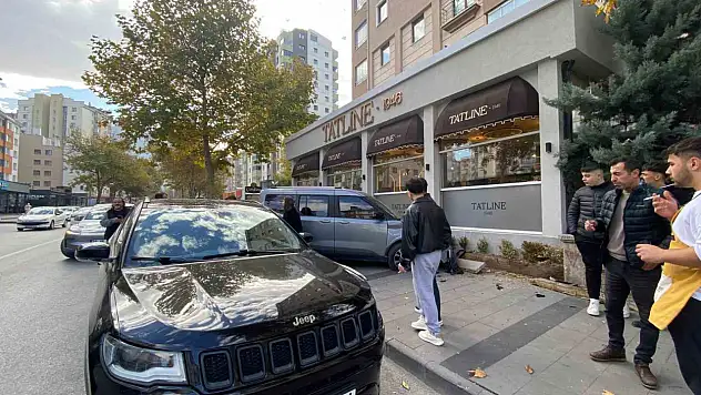 Talas'ta jeep ile hafif ticari araç çarpıştı