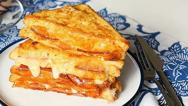 Hafta sonu kahvaltılarına yeni tarif - Tavada tost