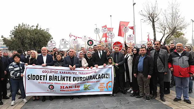 HAK-İŞ Cumhuriyet Meydanı'nda kadına şiddete karşı ayakta!
