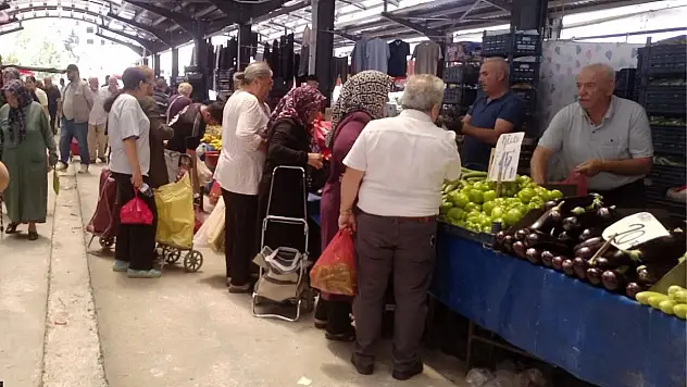 Hal'de fiyatlar uçtu: Hangi meyve 450 TL'ye dayandı, hangisi 6 TL'ye düştü?