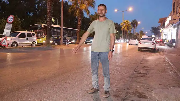 Otobüsün açık kapısı bisikletliye çarptı: Şoför durmadan devam etti