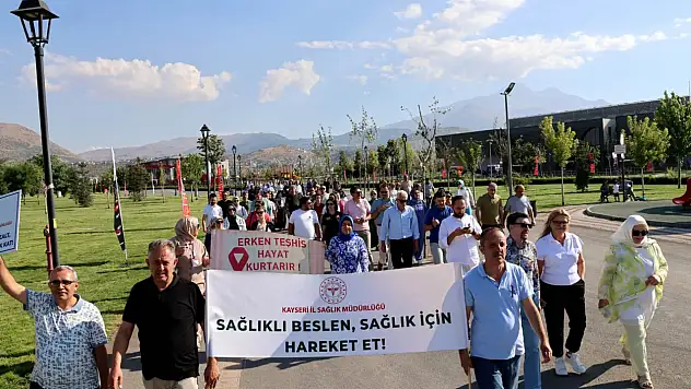 Halk Sağlığı Haftası'nda Kayseri'de sağlık çalışanları yürüyüş yaptı
