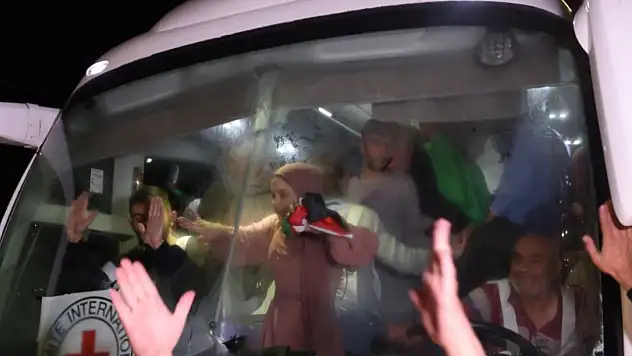 Hamas rehineleri serbest bıraktı!