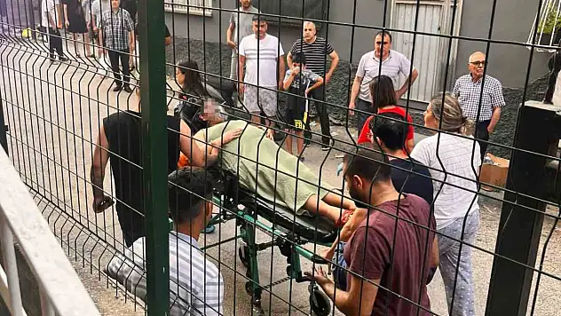 Adana'da yangında mahsur kalan anne ve oğlu kurtarıldı