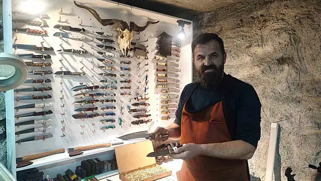 Hayalini odunluları aştı! Hurda metallerini sanata dönüştürüyor