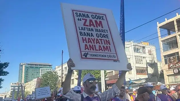 'Hayatın anlamı zam!': Kayseri'de işçilerden dikkat çeken eylem