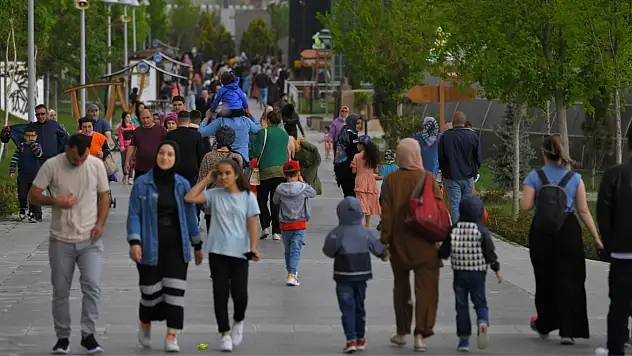 Hayvanat bahçesine 23 Nisan akını: 12 bin ziyaretçi