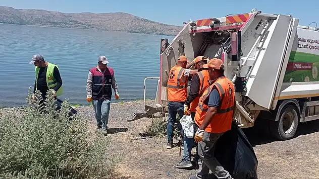 Gölün etrafından 40 tonluk çöp çıktı!