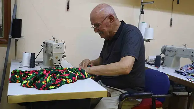 Hazır giyim yaygınlaştı, terzilerin düzeni bozuldu: 65 yıllık terzi iğne ve makasını hiç bırakmadı