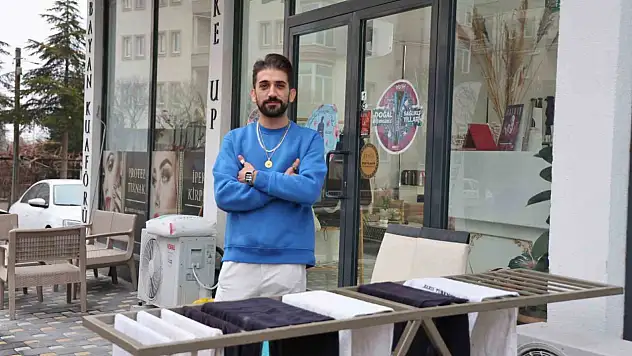 Hırsız köpek, kuaförden havlu çaldı