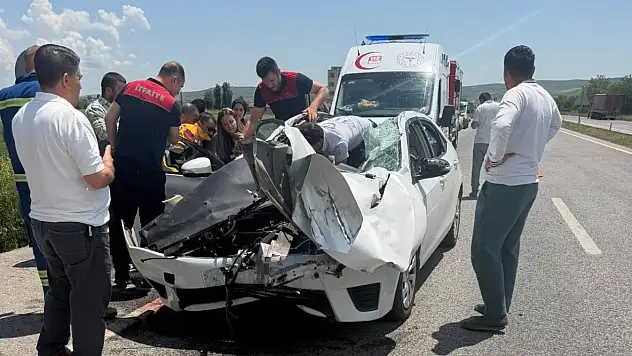 Hızlı Tren Kavşağı'nda trafik kazası: 2 yaralı