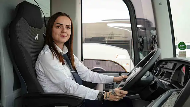 Hostes olarak başladı, otobüs kaptanı oldu