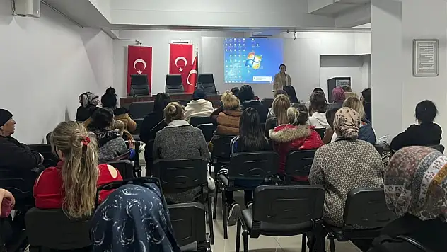 Hükümlülere topluma uyum semineri verildi