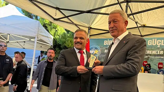 Hulusi Akar'a bir destekte AKİB'den geldi!