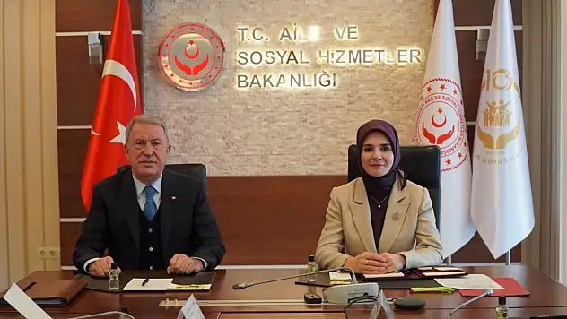 Hulusi Akar, Bakan Göktaş ile bir araya geldi