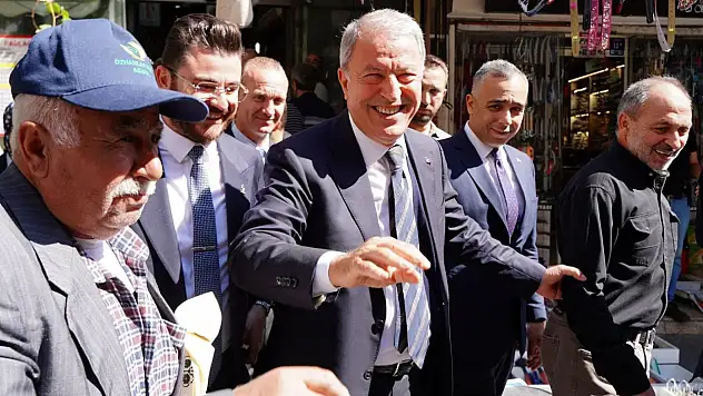 Hulusi Akar Kapalı Çarşı esnafıyla buluştu!