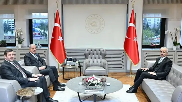 Hulusi Akar ve Baki Ersoy'dan Bakan Uraloğlu'na ziyaret: Gündem Yerköy hızlı tren hattı!