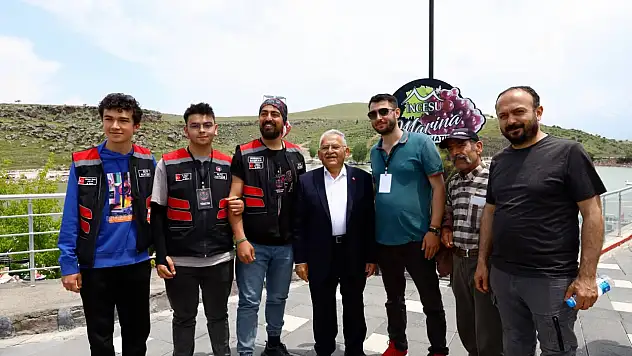 Hulusi Akar ve Memduh Büyükkılıç İncesu Marina'da karavancılarla buluştu