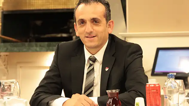 Hüseyin Otyakmaz sahalara dönüyor