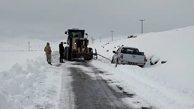Iğdır'da kapalı 5 köy yolunda çalışmalar devam ediyor