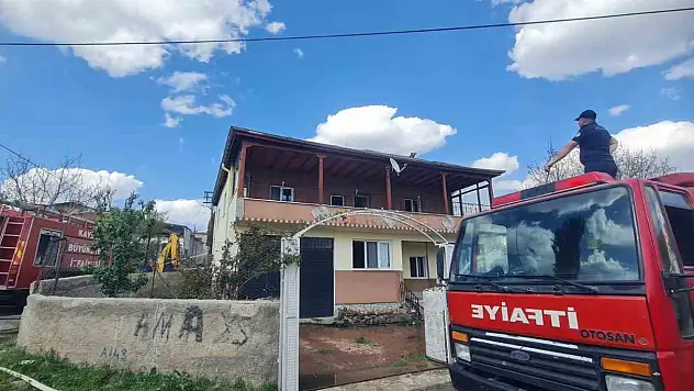 Kayseri'de iki katlı ev alevlere teslim oldu
