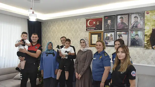 İl Emniyet Müdürü Aydın'dan vefalı davranış: Hem geçmiş olsun hem de kutlama ziyareti...